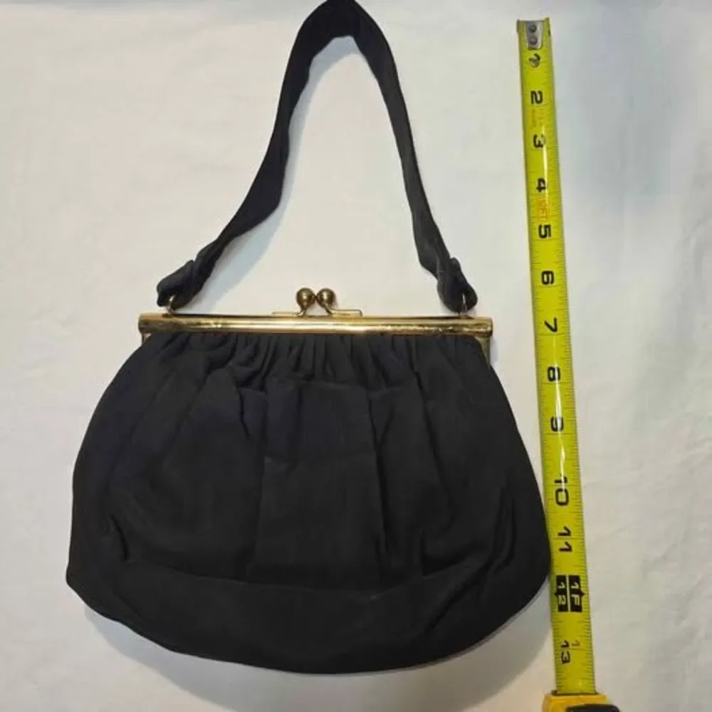 Unbranded coin pouch